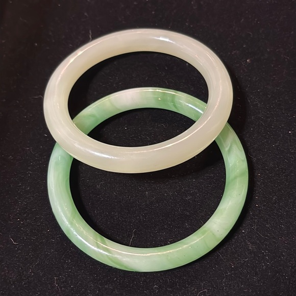 Pair of jadeite bangles - Picture 3 of 4